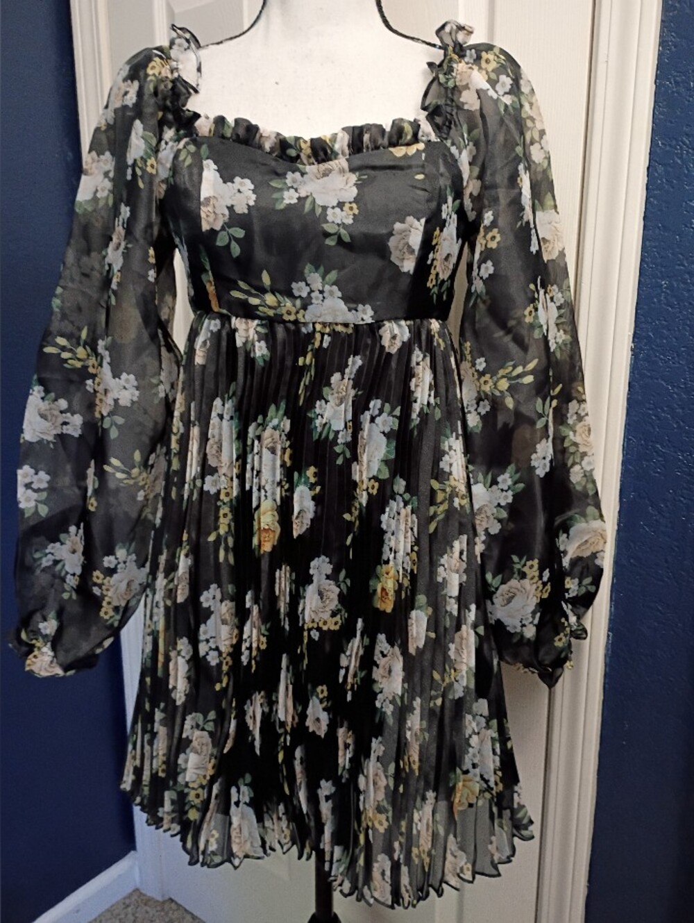 Lulu's Black Floral Pleated Long-Sleeve Babydoll Dress - Picture 5 of 8